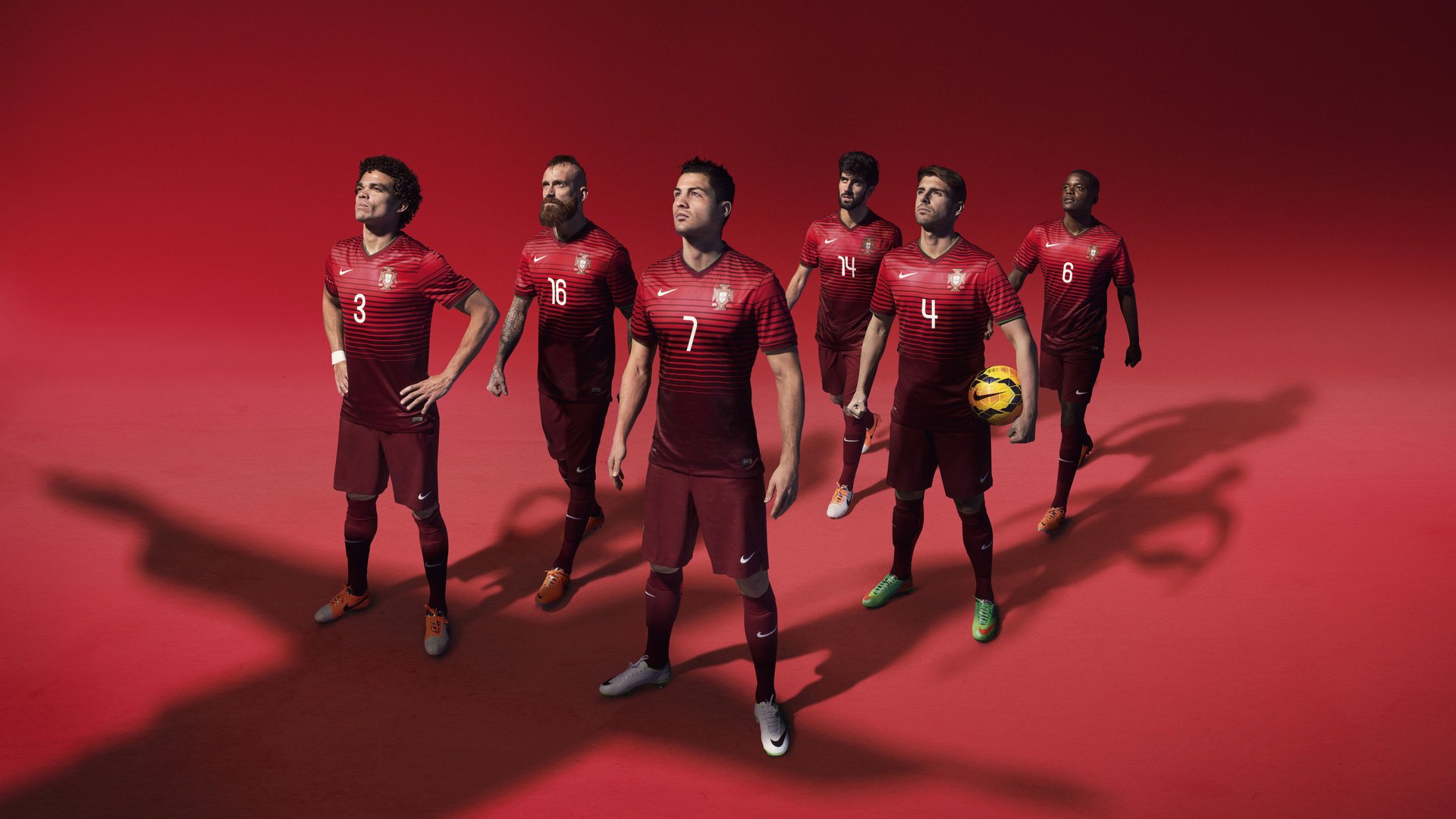 新西兰全黑队的传球与突破紧密结合，始终保持高压态势，新西兰全黑队队员介绍